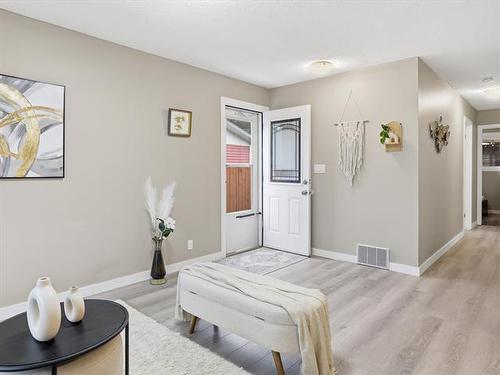 100 Ashworth St, Winnipeg, MB - Indoor Photo Showing Bedroom
