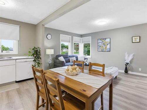 100 Ashworth St, Winnipeg, MB - Indoor Photo Showing Dining Room