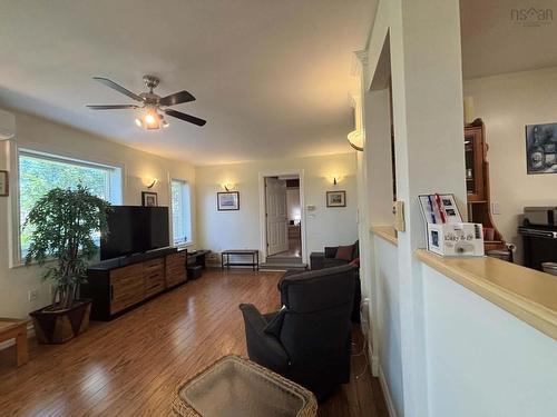 34 Clements Avenue, Yarmouth, NS - Indoor Photo Showing Living Room