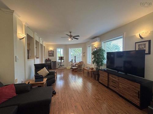 34 Clements Avenue, Yarmouth, NS - Indoor Photo Showing Living Room