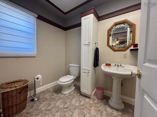 34 Clements Avenue, Yarmouth, NS - Indoor Photo Showing Bathroom