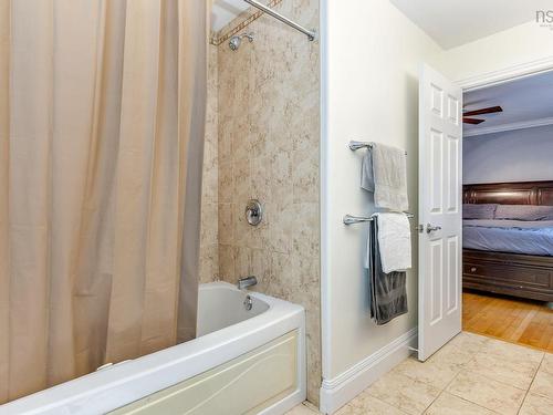 88 Bellbrook Crescent, Dartmouth, NS - Indoor Photo Showing Bathroom