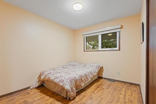 170 Dennis St, Emerson, MB - Indoor Photo Showing Bedroom