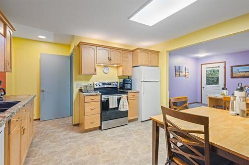 170 Dennis St, Emerson, MB - Indoor Photo Showing Kitchen
