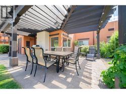 Al Fresco Dining on your Patio, just steps from the Beach, Pool, Hot Tub and Gym - 