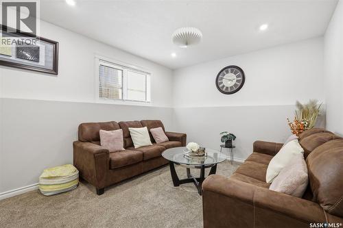 351 Kolynchuk Manor, Saskatoon, SK - Indoor Photo Showing Living Room