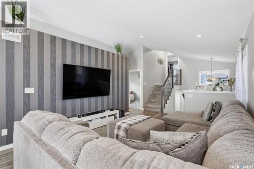 351 Kolynchuk Manor, Saskatoon, SK - Indoor Photo Showing Living Room