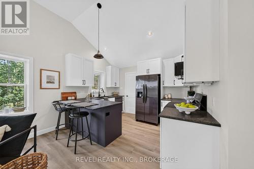 106 Long Point Road, Leeds And The Thousand Islands, ON - Indoor Photo Showing Kitchen