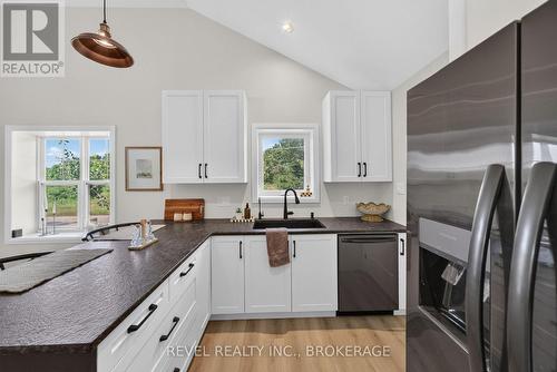 106 Long Point Road, Leeds And The Thousand Islands, ON - Indoor Photo Showing Kitchen