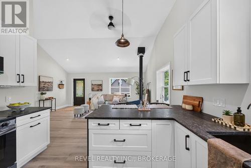 106 Long Point Road, Leeds And The Thousand Islands, ON - Indoor Photo Showing Kitchen