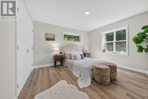 106 Long Point Road, Leeds And The Thousand Islands, ON - Indoor Photo Showing Bedroom