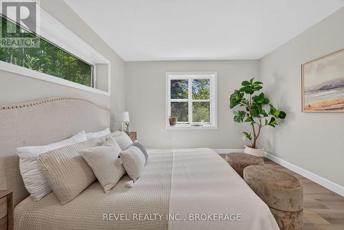 106 Long Point Road, Leeds And The Thousand Islands, ON - Indoor Photo Showing Bedroom