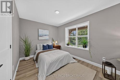 106 Long Point Road, Leeds And The Thousand Islands, ON - Indoor Photo Showing Bedroom