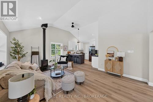 106 Long Point Road, Leeds And The Thousand Islands, ON - Indoor Photo Showing Other Room