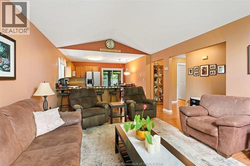 3537 Woodward Boulevard, Windsor, ON - Indoor Photo Showing Living Room