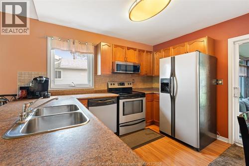 3537 Woodward Boulevard, Windsor, ON - Indoor Photo Showing Kitchen With Double Sink