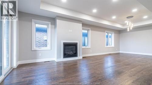 38 Bordeaux Place, Chatham, ON - Indoor Photo Showing Living Room With Fireplace