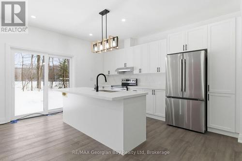 Kitchen - 49 Beaufort Crescent, Tiny, ON - Indoor Photo Showing Kitchen With Upgraded Kitchen