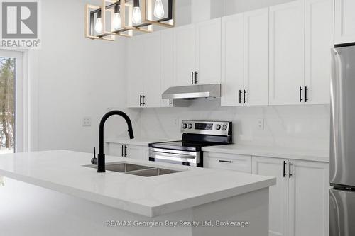 49 Beaufort Crescent, Tiny, ON - Indoor Photo Showing Kitchen With Double Sink With Upgraded Kitchen