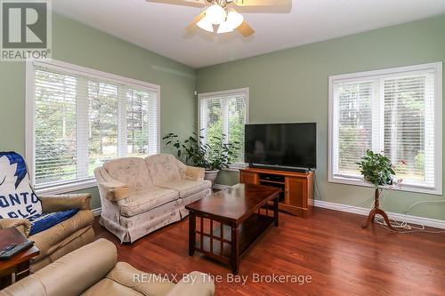 60 Martyn Drive, Wasaga Beach, ON - Indoor Photo Showing Living Room
