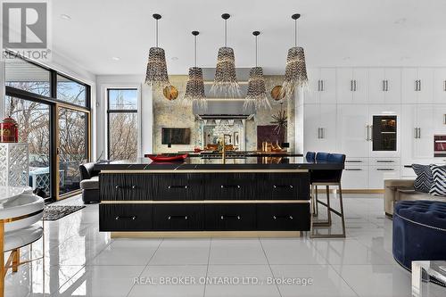 711 Beach Boulevard, Hamilton, ON - Indoor Photo Showing Kitchen With Upgraded Kitchen