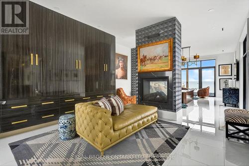 711 Beach Boulevard, Hamilton, ON - Indoor Photo Showing Living Room With Fireplace
