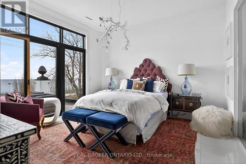 711 Beach Boulevard, Hamilton, ON - Indoor Photo Showing Bedroom