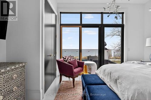 711 Beach Boulevard, Hamilton, ON - Indoor Photo Showing Bedroom