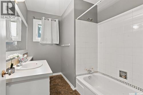 1309 I Avenue N, Saskatoon, SK - Indoor Photo Showing Bathroom