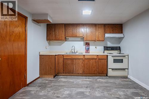 1309 I Avenue N, Saskatoon, SK - Indoor Photo Showing Kitchen With Double Sink