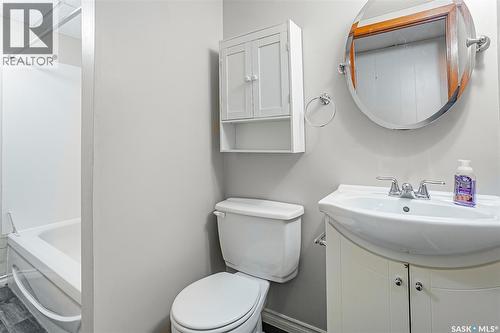 1309 I Avenue N, Saskatoon, SK - Indoor Photo Showing Bathroom