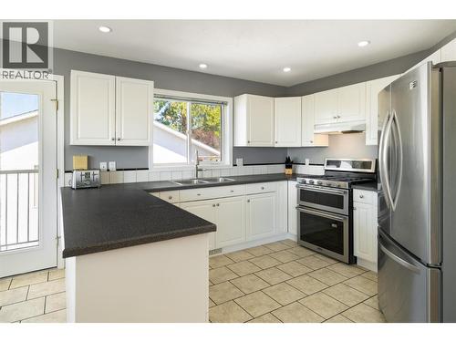 877 Toovey Road, Kelowna, BC - Indoor Photo Showing Kitchen With Stainless Steel Kitchen With Double Sink