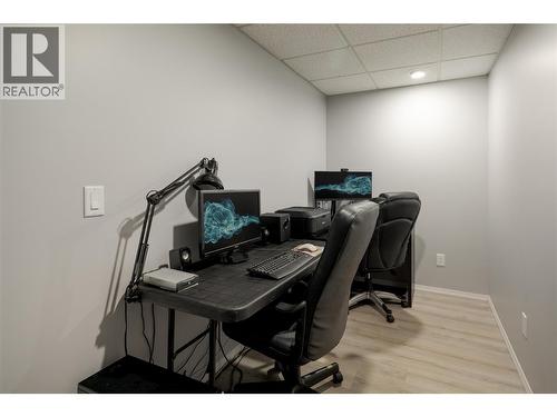 877 Toovey Road, Kelowna, BC - Indoor Photo Showing Office