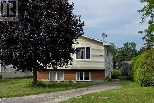689 FOURTH STREET  Renfrew, ON K7V 1H2