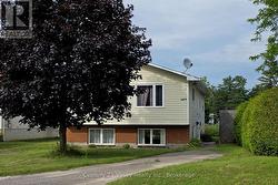 689 FOURTH STREET Renfrew, ON K7V 1H2