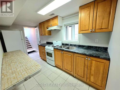 Kitchen - 4233 Greybrook Crescent, Mississauga, ON - Indoor Photo Showing Kitchen With Double Sink