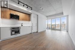 415 - 689 THE QUEENSWAY Toronto, ON M8Y 0C8