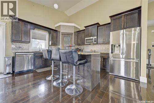 619 Maple Crescent, Warman, SK - Indoor Photo Showing Kitchen With Upgraded Kitchen