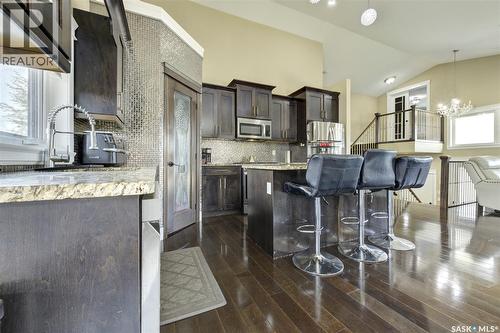 619 Maple Crescent, Warman, SK - Indoor Photo Showing Kitchen With Upgraded Kitchen
