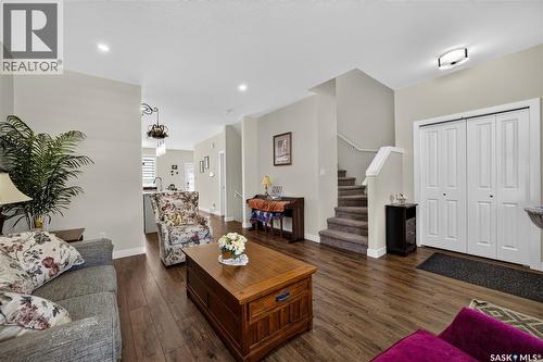 5157 Buckingham Drive E, Regina, SK - Indoor Photo Showing Living Room