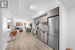 411 - 101 ROEHAMPTON AVENUE Toronto, ON M4P 2W2