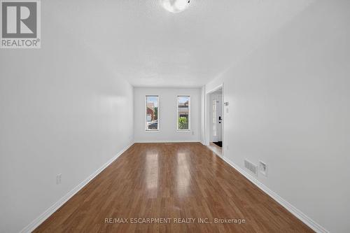 21 Springgarden Crescent, Hamilton, ON - Indoor Photo Showing Other Room