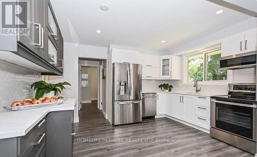 146 Coach Hill Drive, Kitchener, ON - Indoor Photo Showing Kitchen With Stainless Steel Kitchen