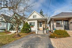 84 EAST 24TH STREET Hamilton, ON L8V 2Y1
