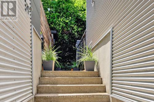 24 Stonehurst Avenue, Ottawa, ON - 