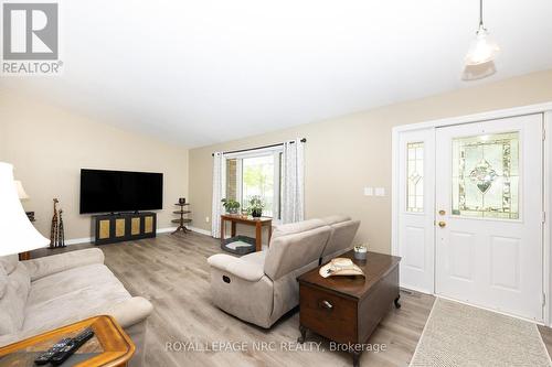 270 Doans Ridge Road, Welland (Cooks Mills), ON - Indoor Photo Showing Living Room