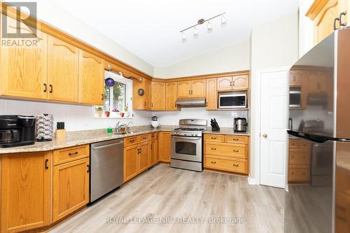 270 Doans Ridge Road, Welland (Cooks Mills), ON - Indoor Photo Showing Kitchen With Double Sink