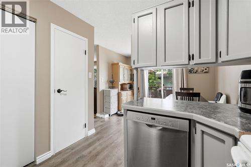 22 Salemka Crescent, Regina, SK - Indoor Photo Showing Kitchen