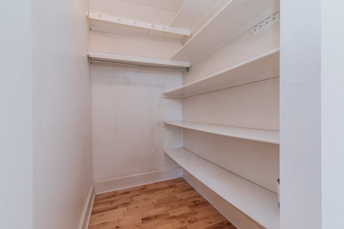 Closet - 5272 Rue Ste-Marie, Montréal (Le Sud-Ouest), QC - Indoor