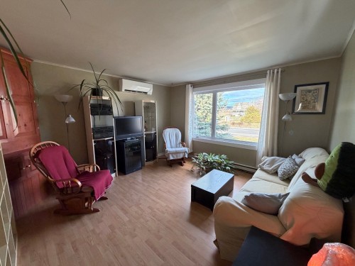 Salon - 278 Boul. Perron O., Caplan, QC - Indoor Photo Showing Living Room